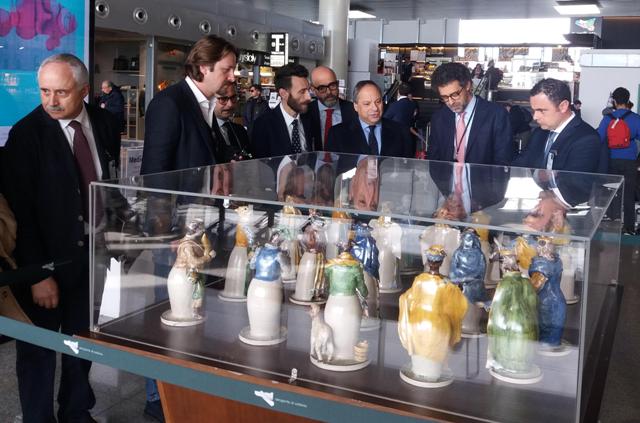 Sette presepi artistici di Caltagirone in mostra all’aeroporto di Catania, con i coni in cromia